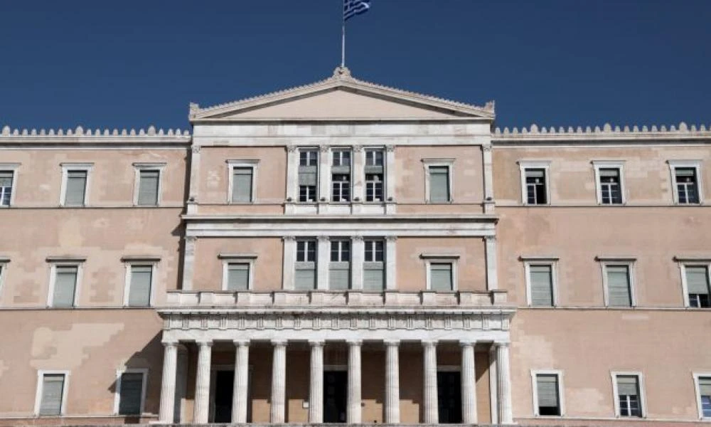 Διάσπαση της Ν.Δ στις εκλογές των υπαλλήλων της Βουλής – Διεγράφη ο Δημοσχάκης